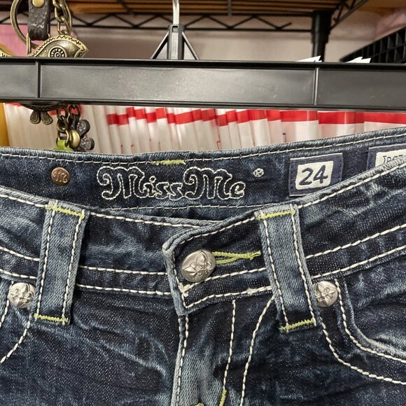Miss Me Womens Denim JP5701P4 Cuffed Capri, Embroidered/ Distressed, Size 24 - Picture 3 of 8